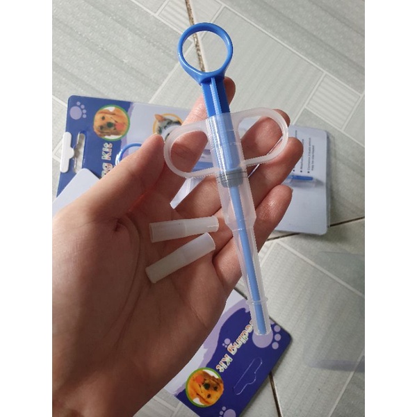 Dụng cụ cho chó mèo uống thuốc
