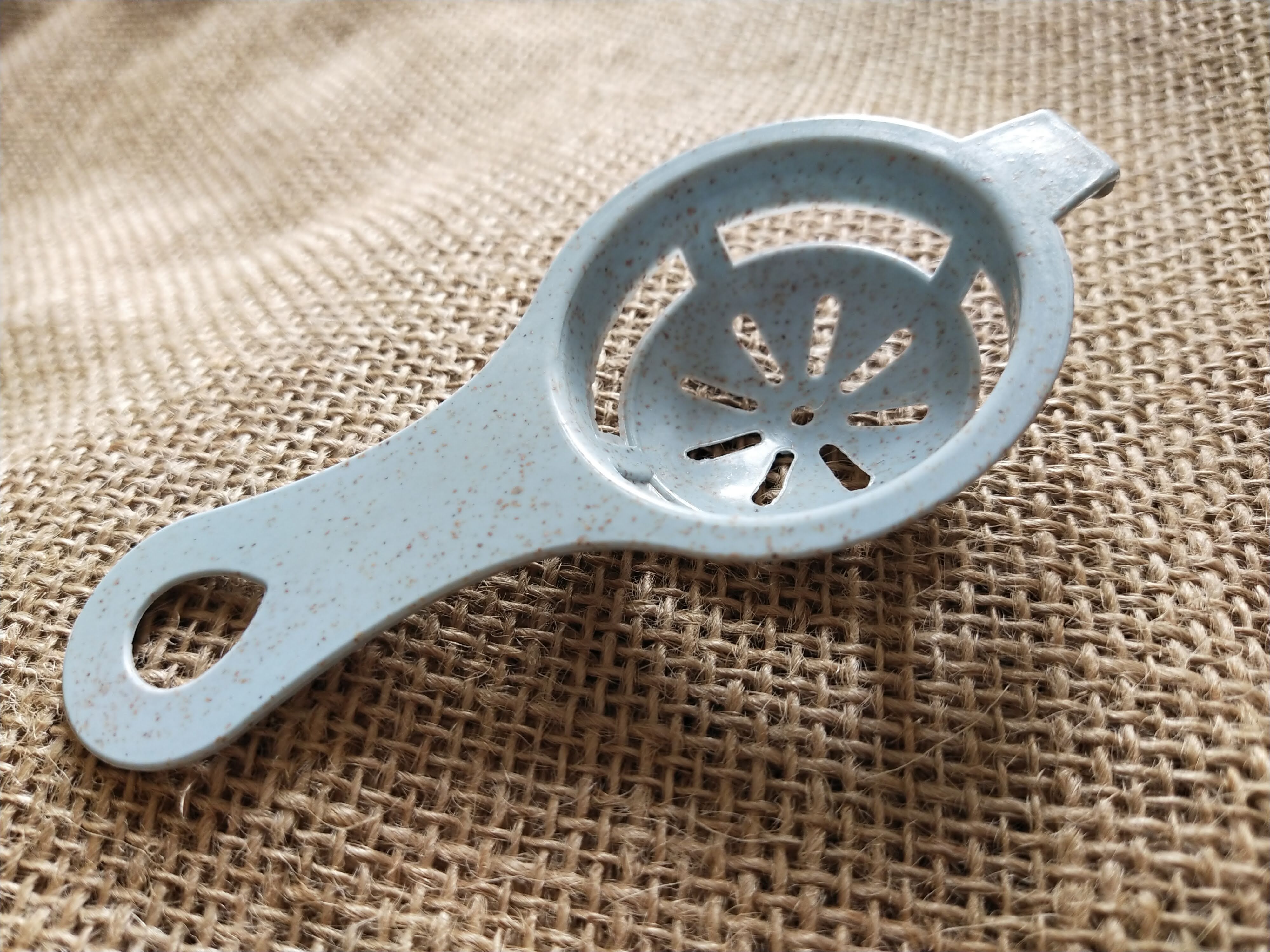 Dụng cụ tách lòng đỏ trứng - EQ baker - Egg yolk filter - Egg yolk separator - Egg yolk