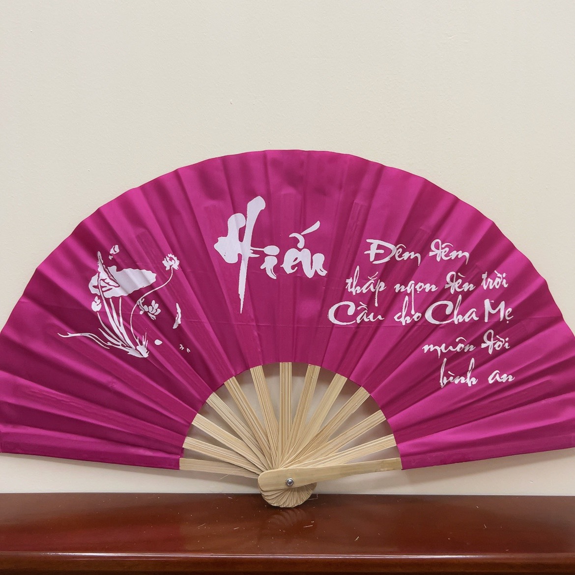 Quạt vải cầm tay vẽ thư pháp