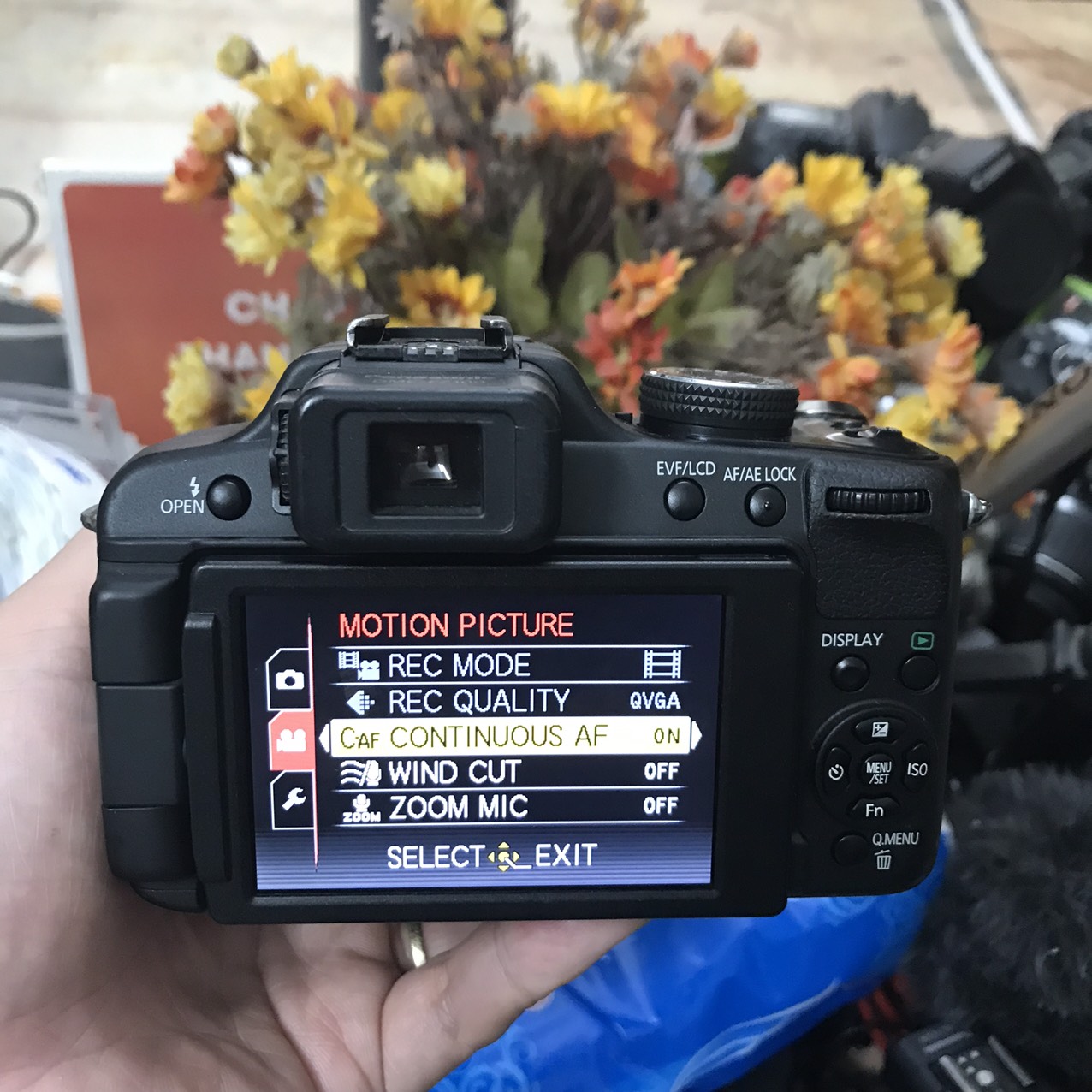 Máy ảnh Panasonic Lumix FZ100
