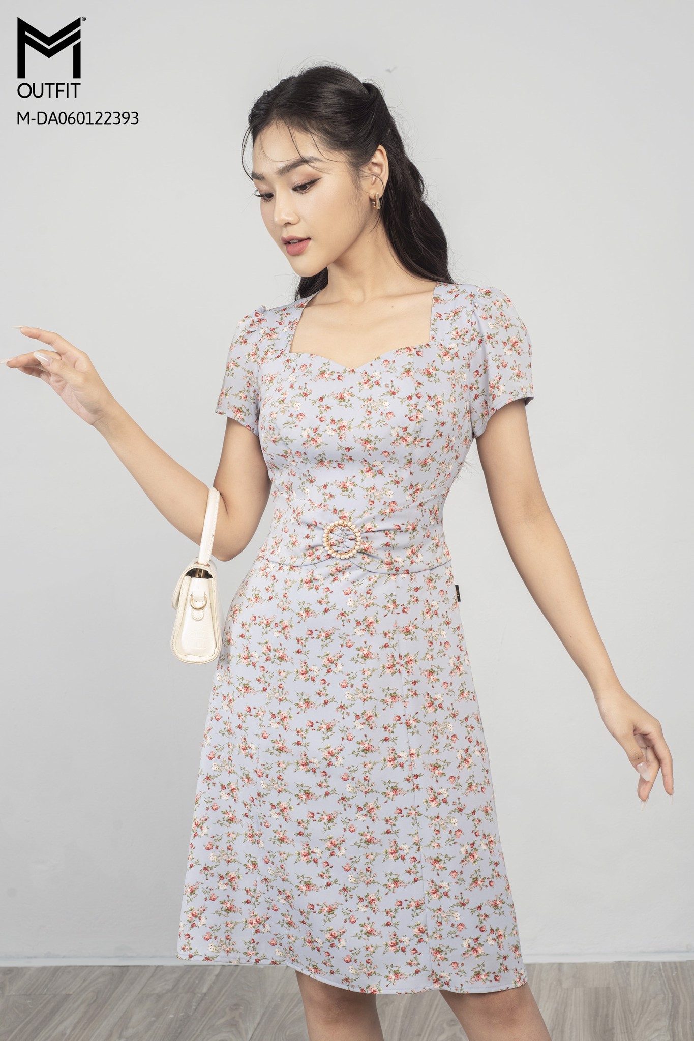 Đầm dáng A, cổ U, kèm đai - Mmoutfit