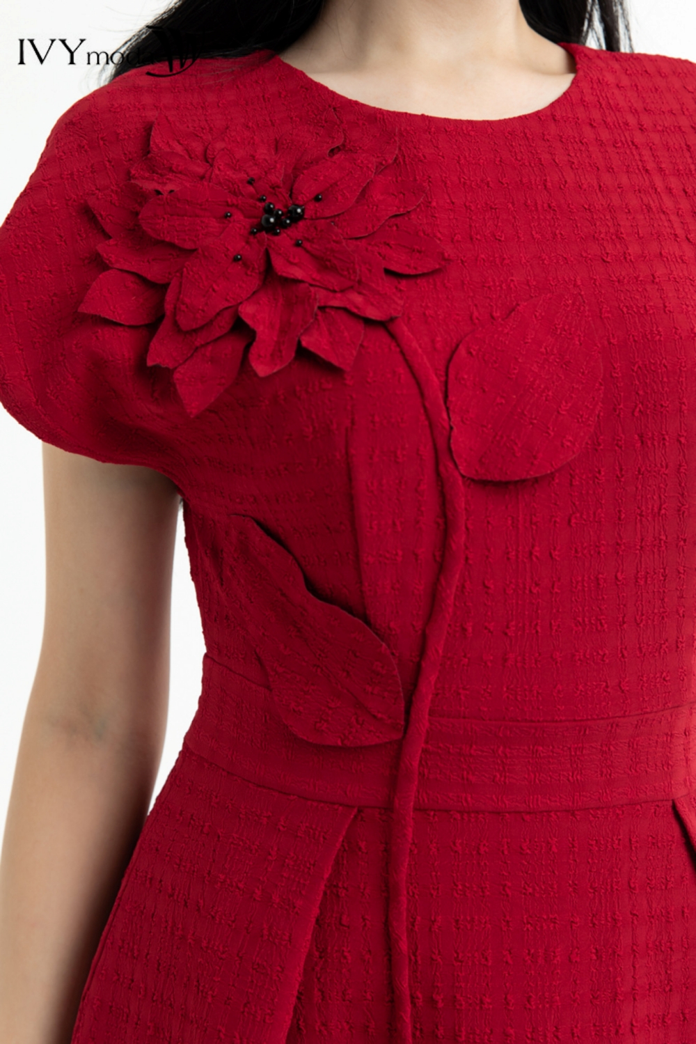 Đầm cài hoa nổi IVY moda MS 48M7506