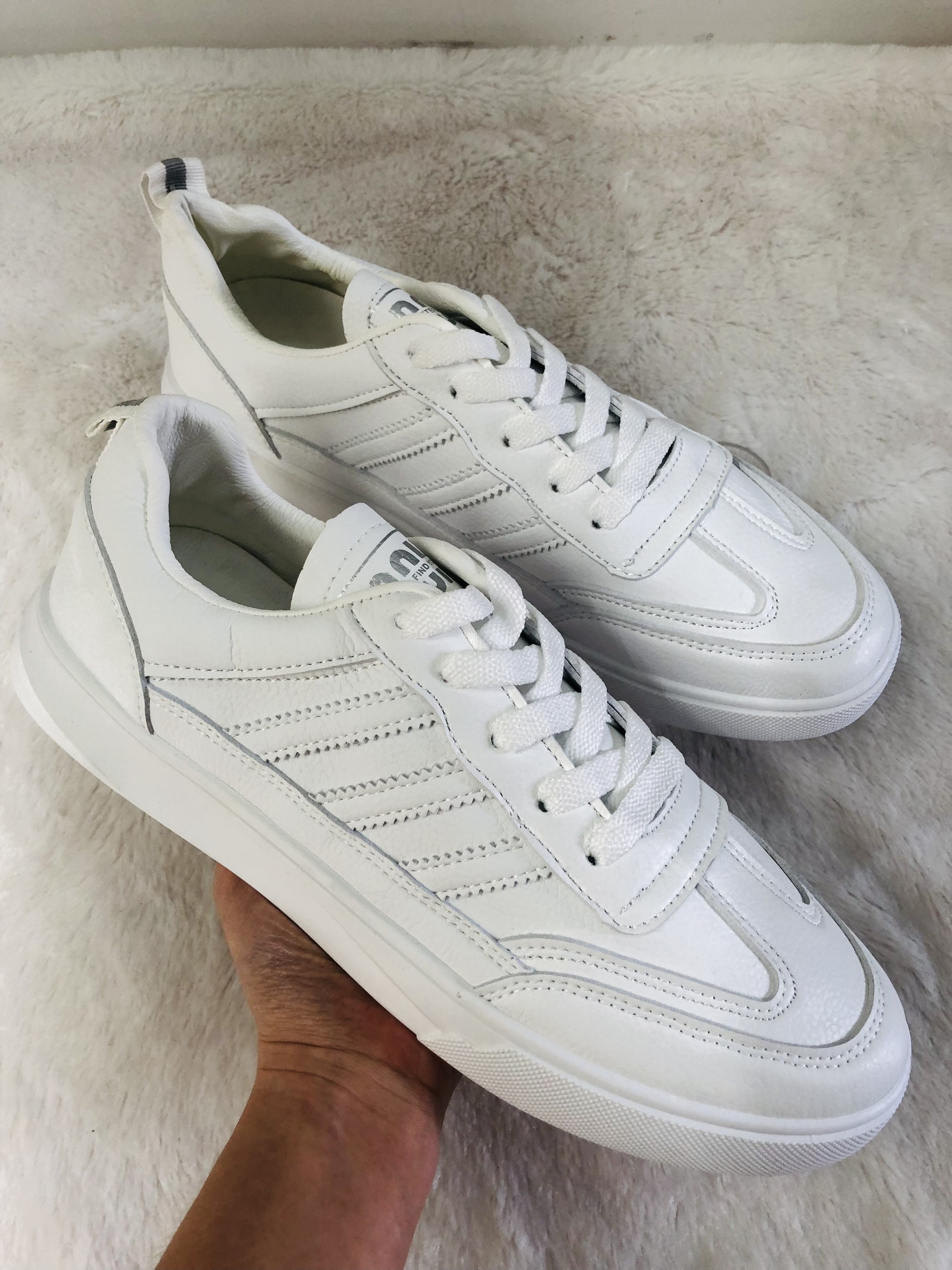 Giày thể thao cột dây unisex