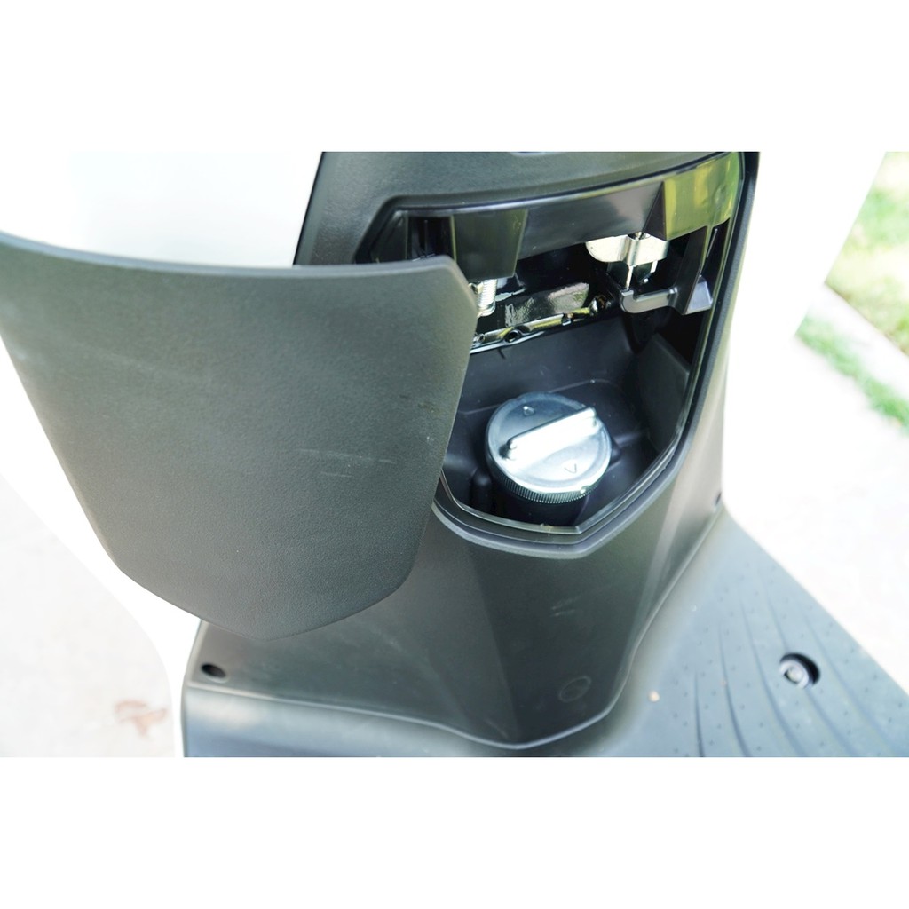 Ốp nắp xăng phủ Cacbon/Xi xe SH 2020