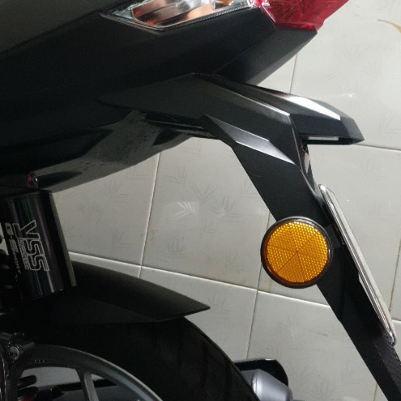 mắt mèo phản quang gắn bản số xe