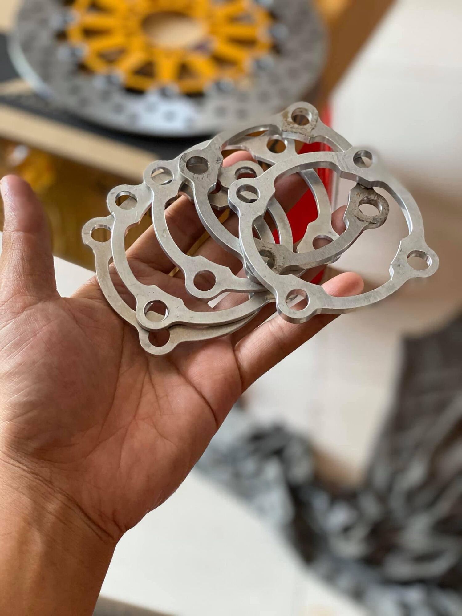 Thớt chêm lòng đĩa thắng CNC gắn các loại xe ( 3li ,4li , 5li )