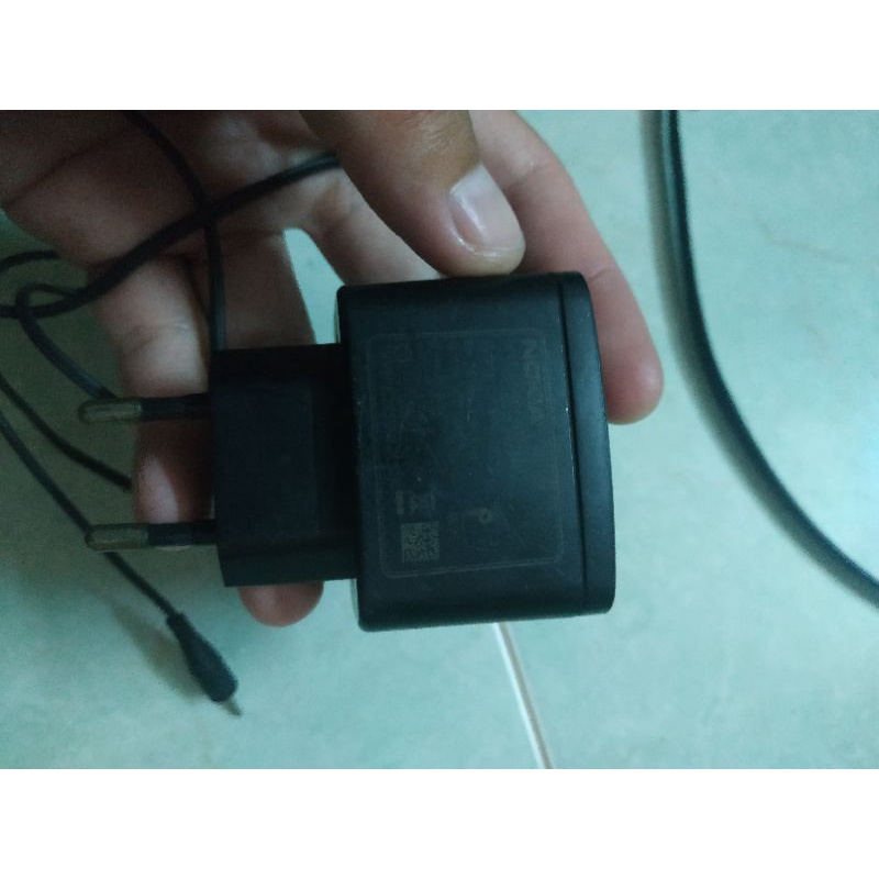 Sạc zin nokia chui nhỏ...
