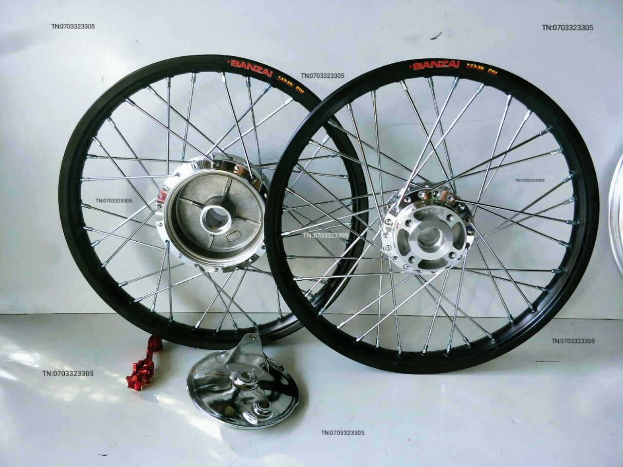 [HCM]CẶP BÁNH CĂM SIRIUS .EXCITER 2010 .JUPITER  NIỀN NHÔM  BAN ZAI .DALE. SOLUTE .SH THÁI ĐEN . CĂM ĐÙM MẠ CROM LOẠI 1 KÈM MÁ ĐÙM VỚI PÁT MÀU KIỂU