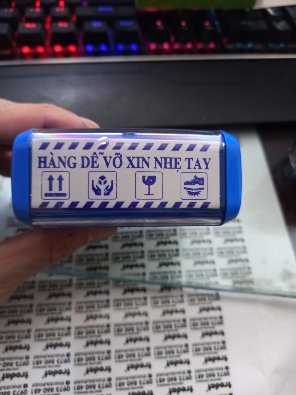 Con dấu Hàng Dễ Vỡ Xin Nhẹ Tay