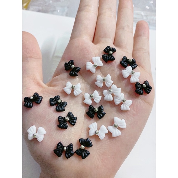 Set 20 cái nơ nhựa gắn móng trắng đen
