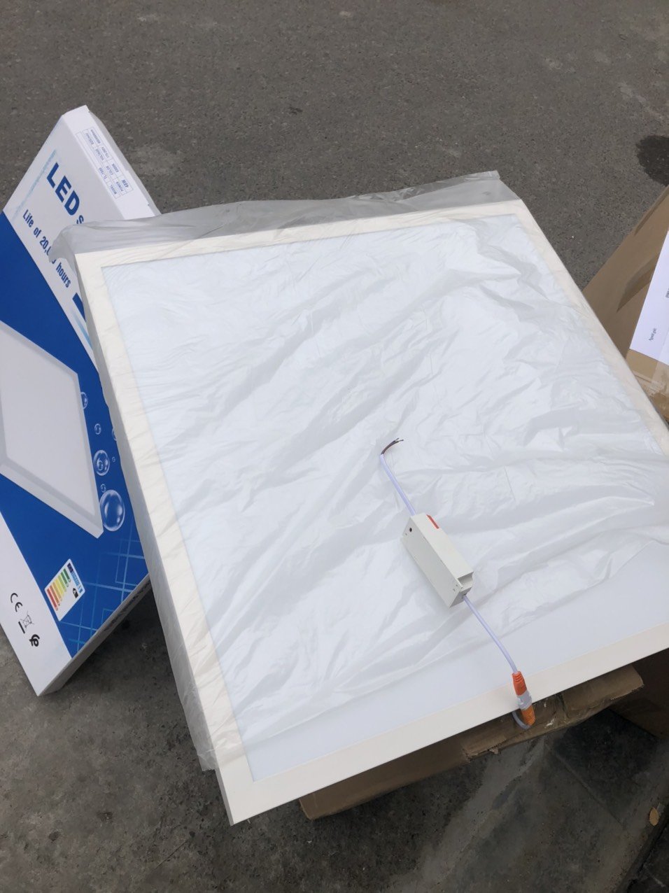 Đèn led panel 600×600 48w ốp trần nổi ốp trần thạch cao