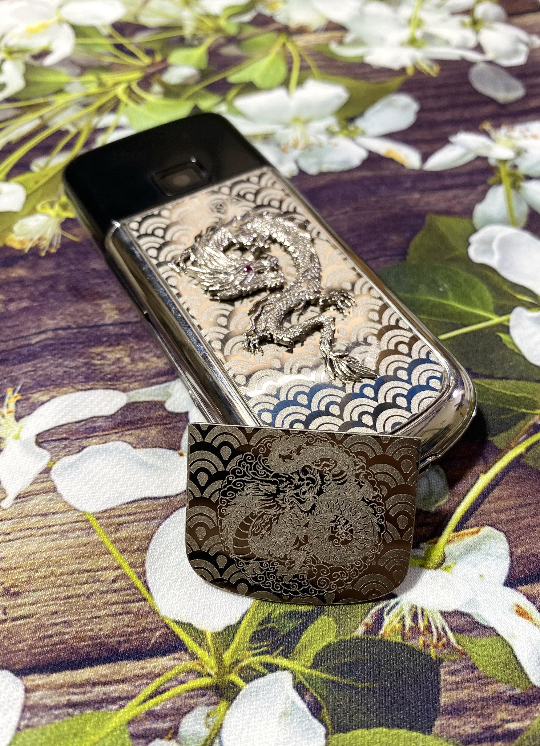 Miếng Dán Thay Da Nokia 8800 Arte Rồng 3D Mạ Vàng