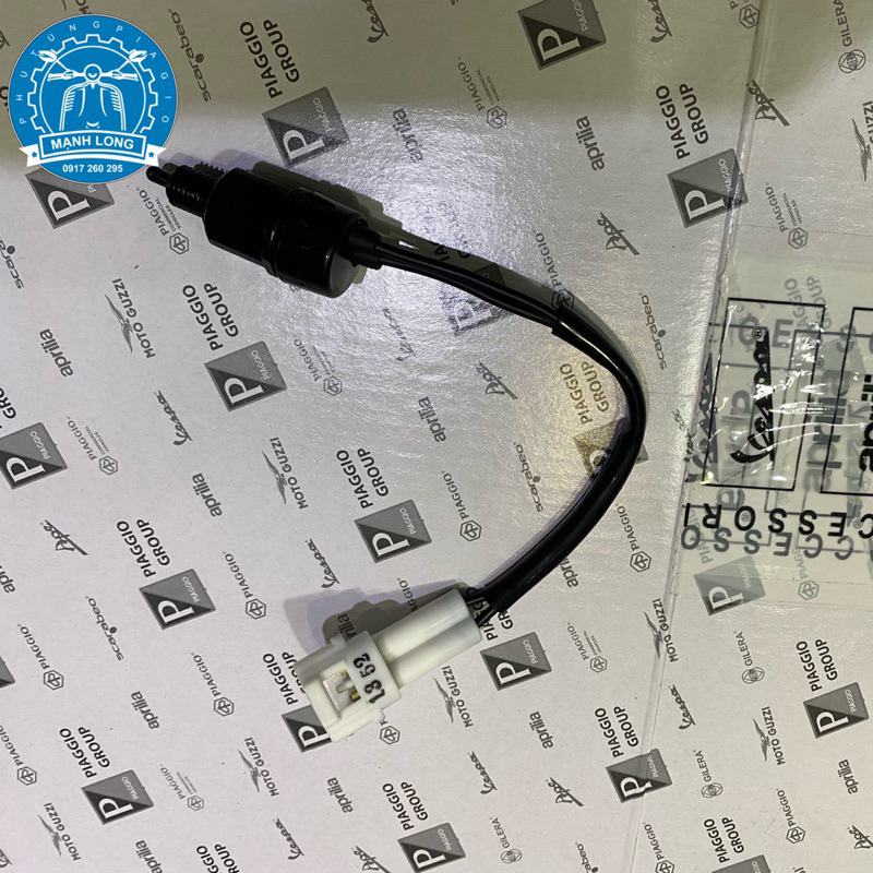 Piaggio - Vespa brake light switch (original)