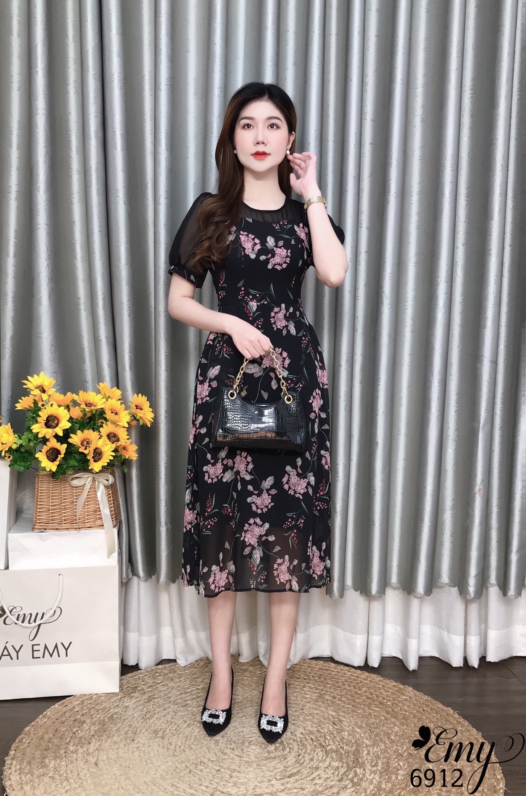Đầm EMY EM6912 Xoè Cổ Phối