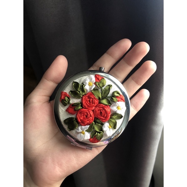 Gương thêu handmade(mini nắp gập)