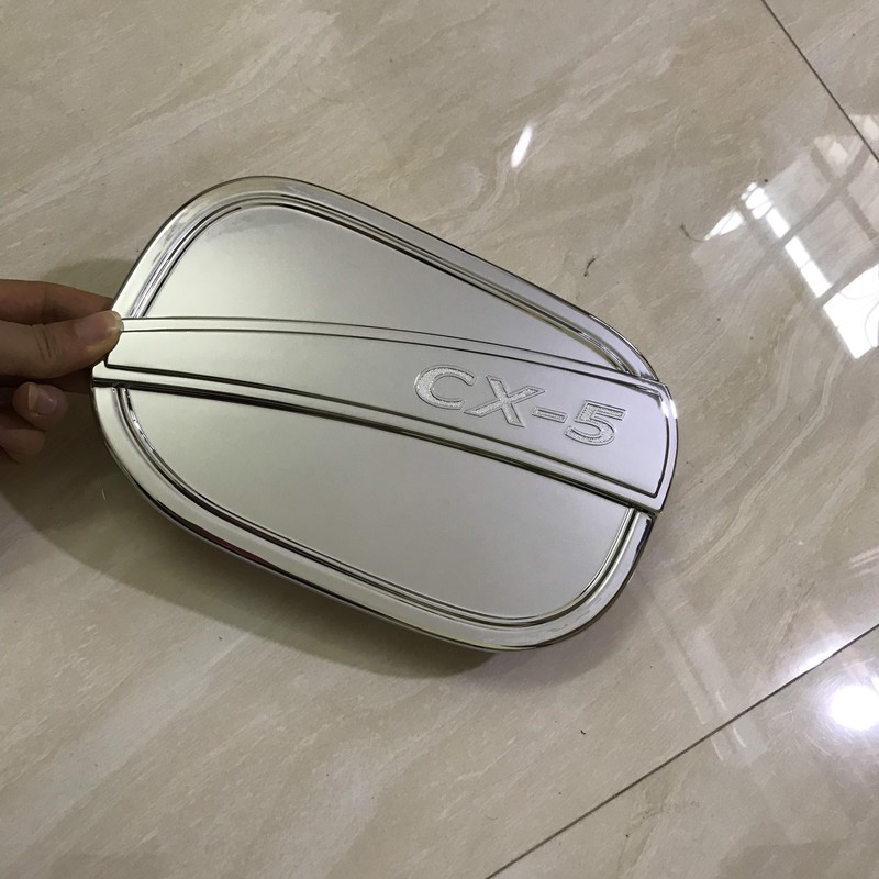 Ốp nắp xăng mạ crom xe Mazda CX5 2017 - 2021.