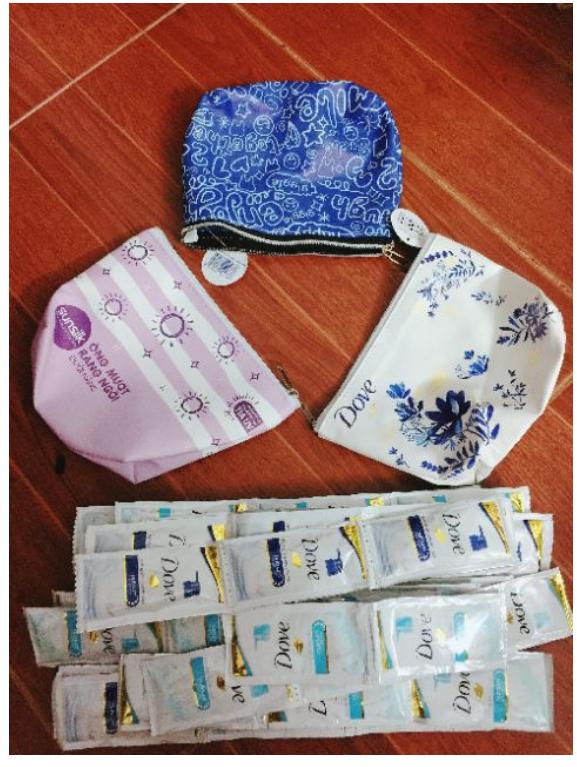 Set 50 gói sữa tắm Dove + ( tặng 1 túi tiện ích tùy mẫu )