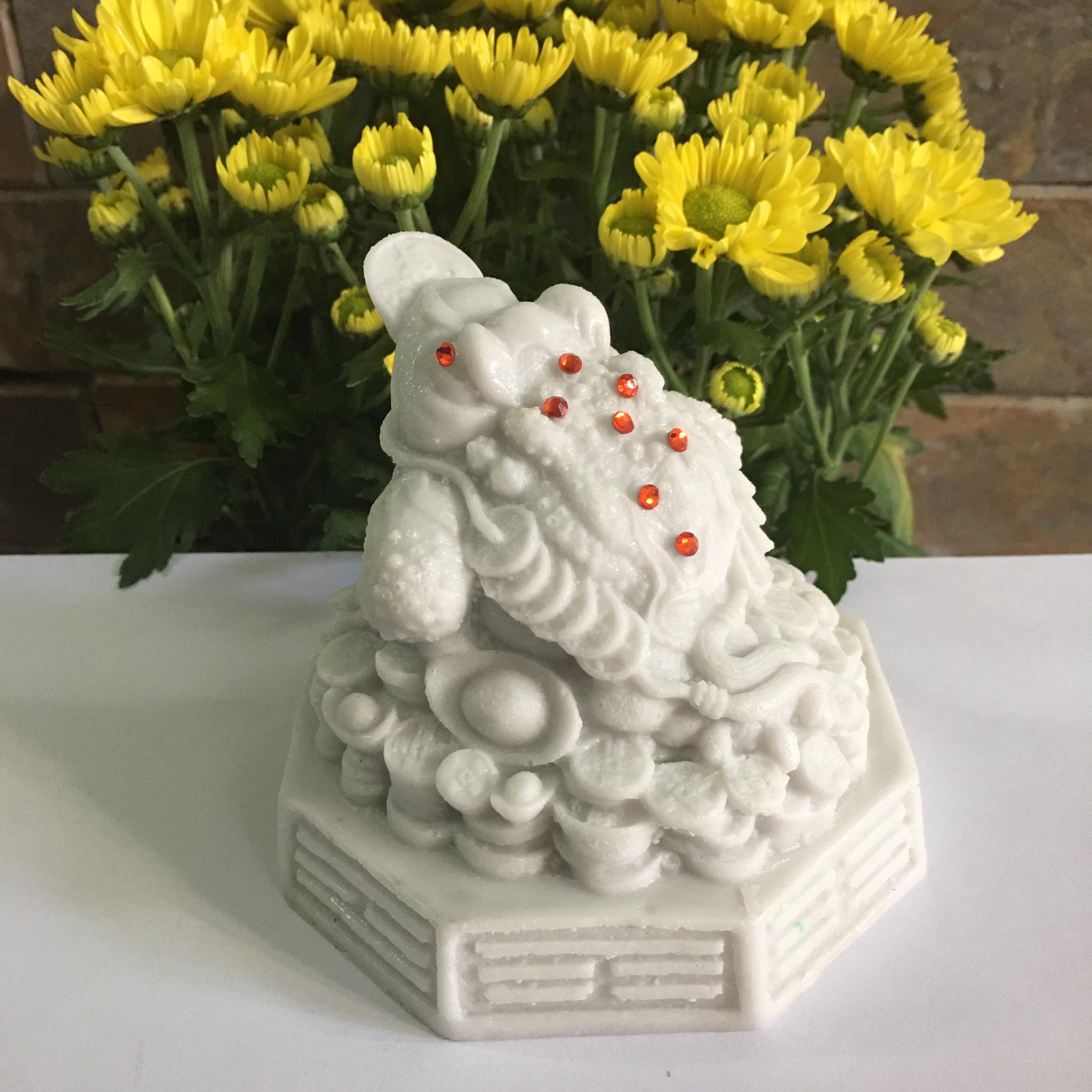 cóc ngậm tiền - cóc thiềm thừ màu trắng rộng 12 cm cao 10 cm mang tài lộc