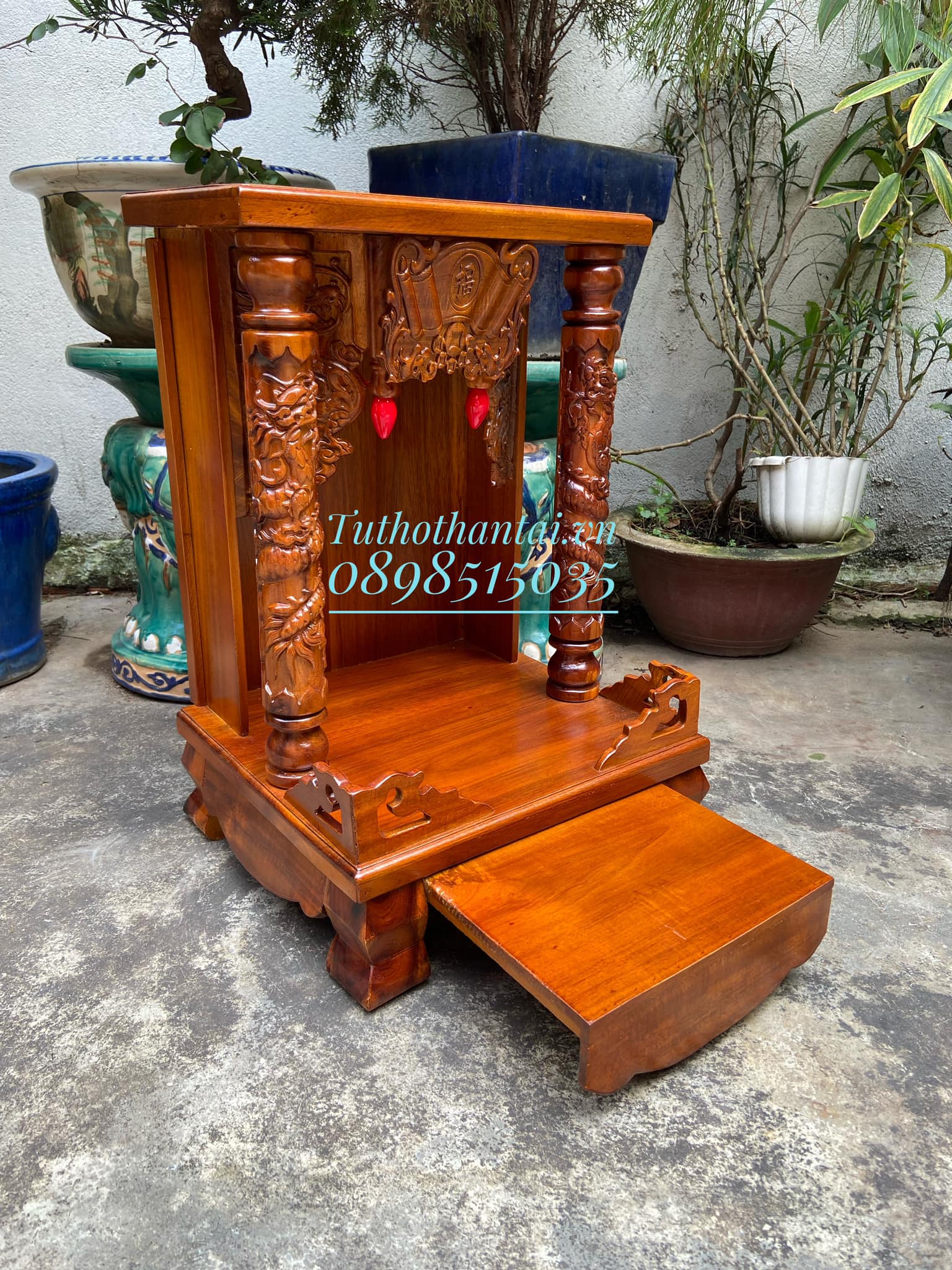 Bàn thờ thần tài ông địa