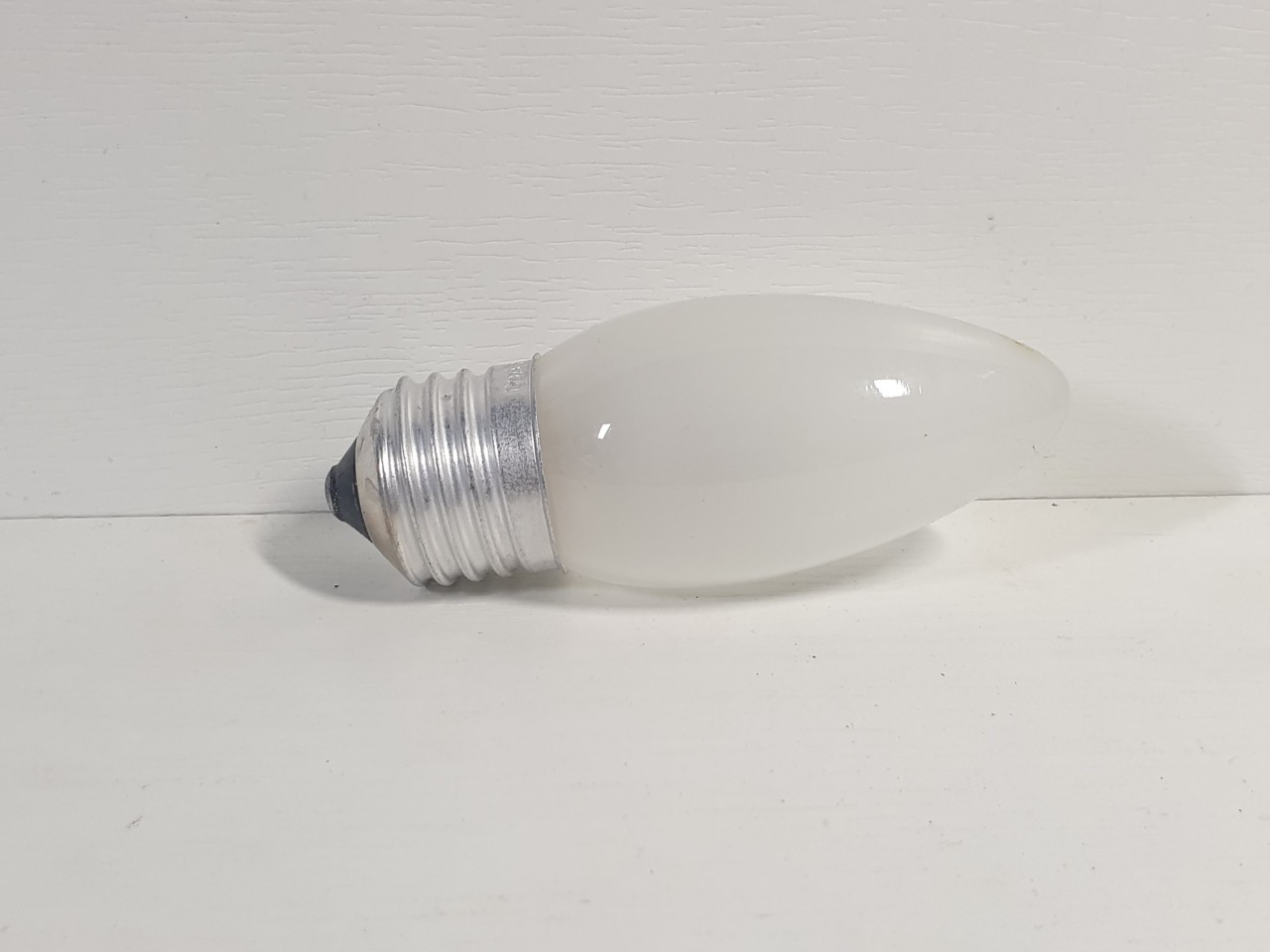 Bóng đèn sợi đốt cà na 40w e14, e27 bóng đục, ánh sáng vàng