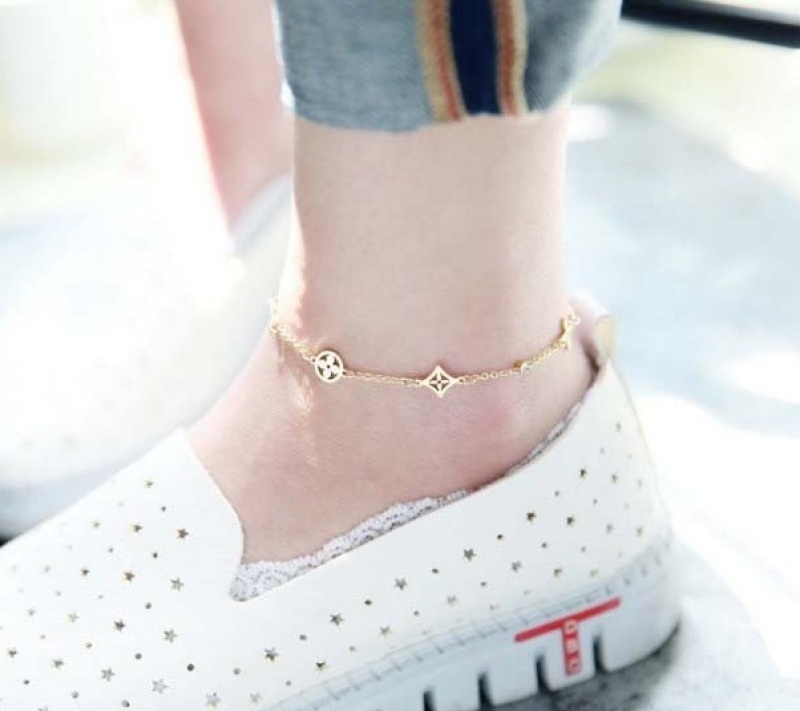 Lắc Chân Hoa Văn Titan Ko Han Rỉ TT 3828