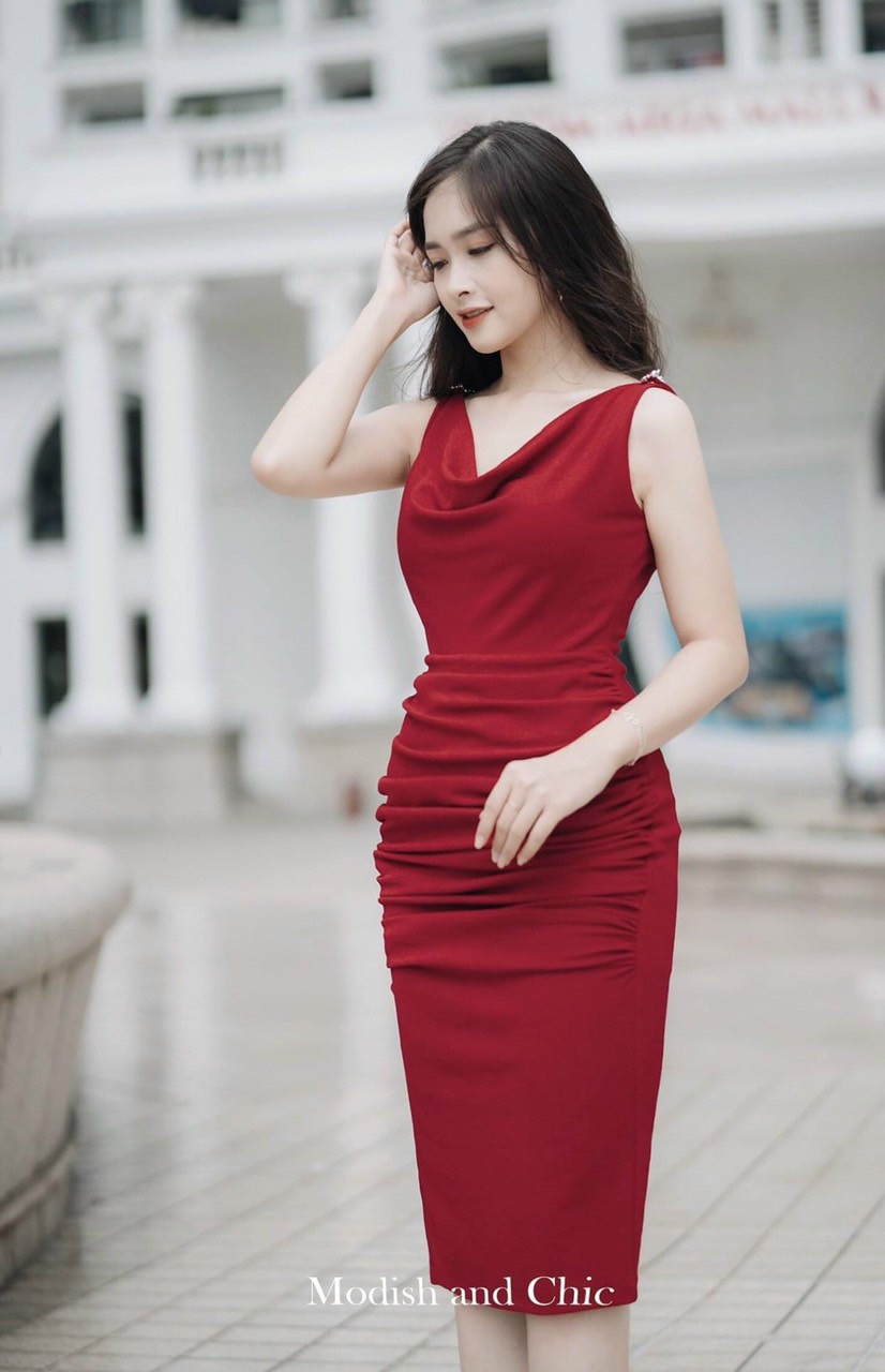 Đầm body cổ đỗ đính cườm lưng siêu xinh
