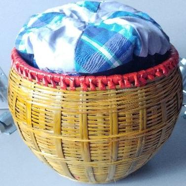 Ấm tích sứ 400 ml kèm giỏ ủ tre đan