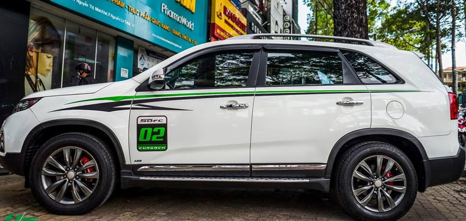 Tem dán sườn xe innova