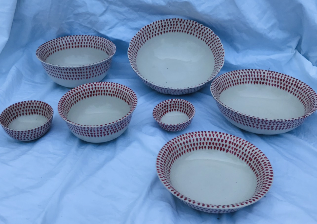{ GỐM VIỆT NAM XUẤT KHẨU} 01 Bộ Bát Chén Đĩa 7 Món Gốm Sứ Tráng Men Họa Tiết Giọt Nước Màu Đỏ Nhiều Kích Thước Khác Nhau