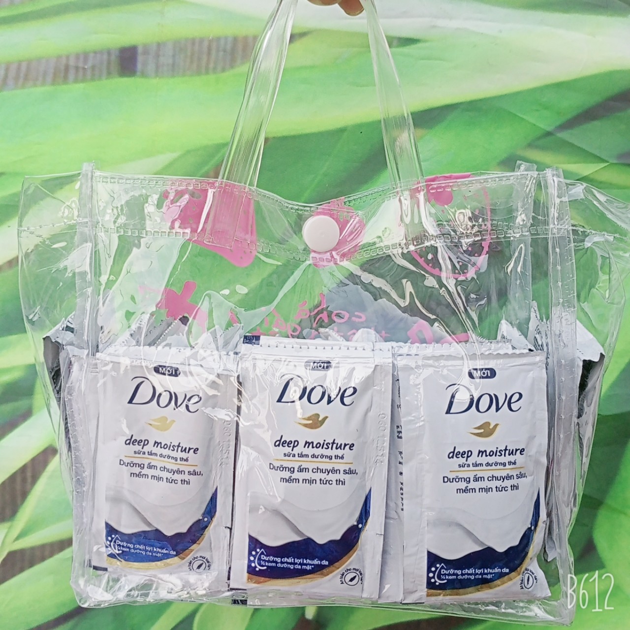 Tặng túi xinh - Combo 50 gói sữa tắm dưỡng thể Dove 6g