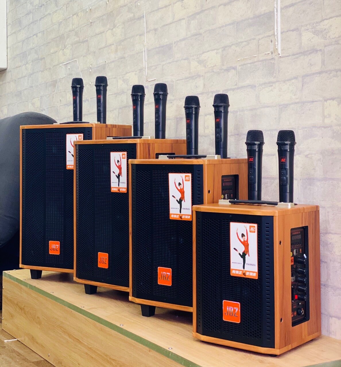 Loa kéo Jbz - J7 + 2 micro không dây ... mẫu mới 2020