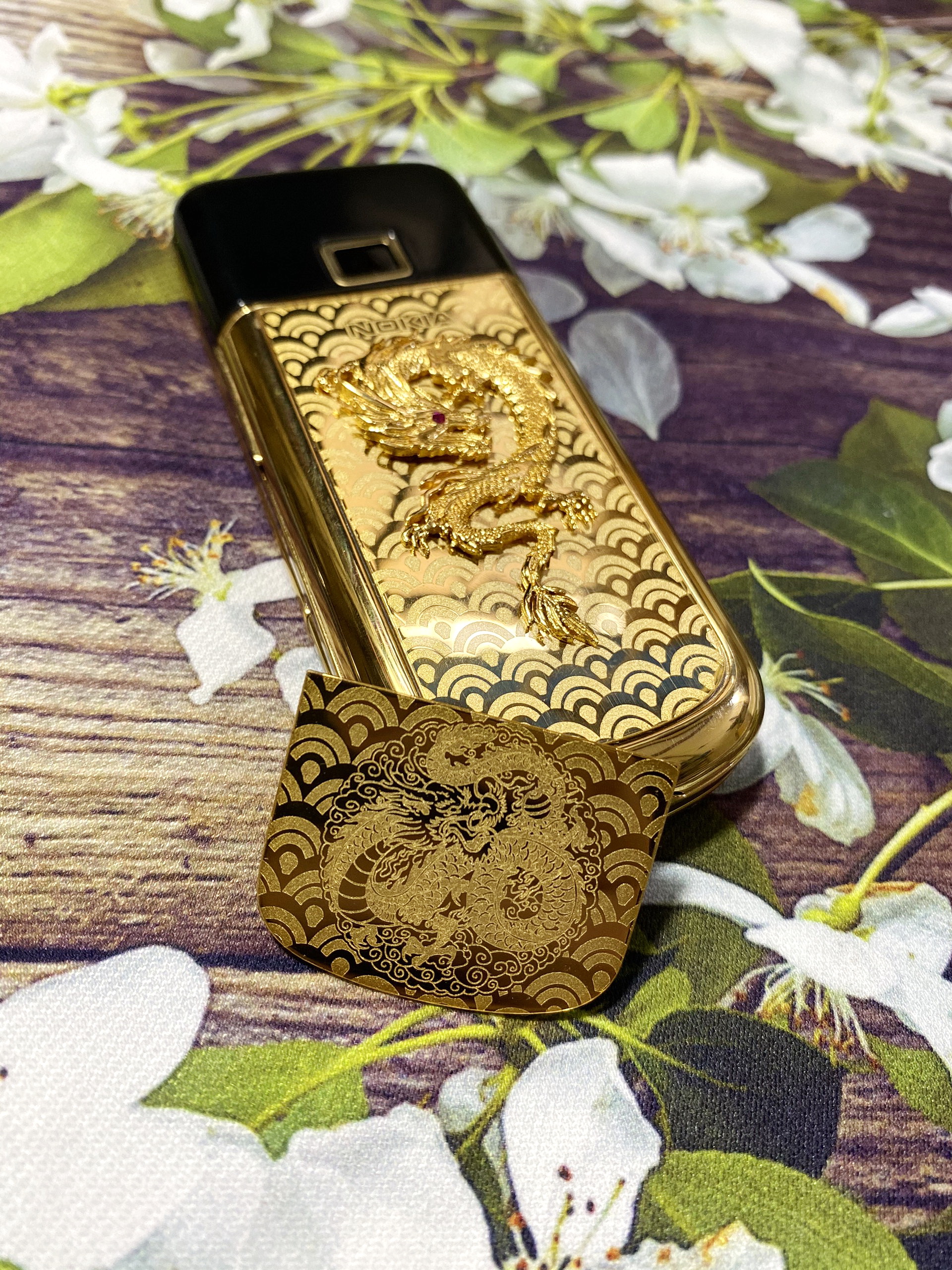 Miếng Dán Thay Da Nokia 8800 Arte Rồng 3D Mạ Vàng