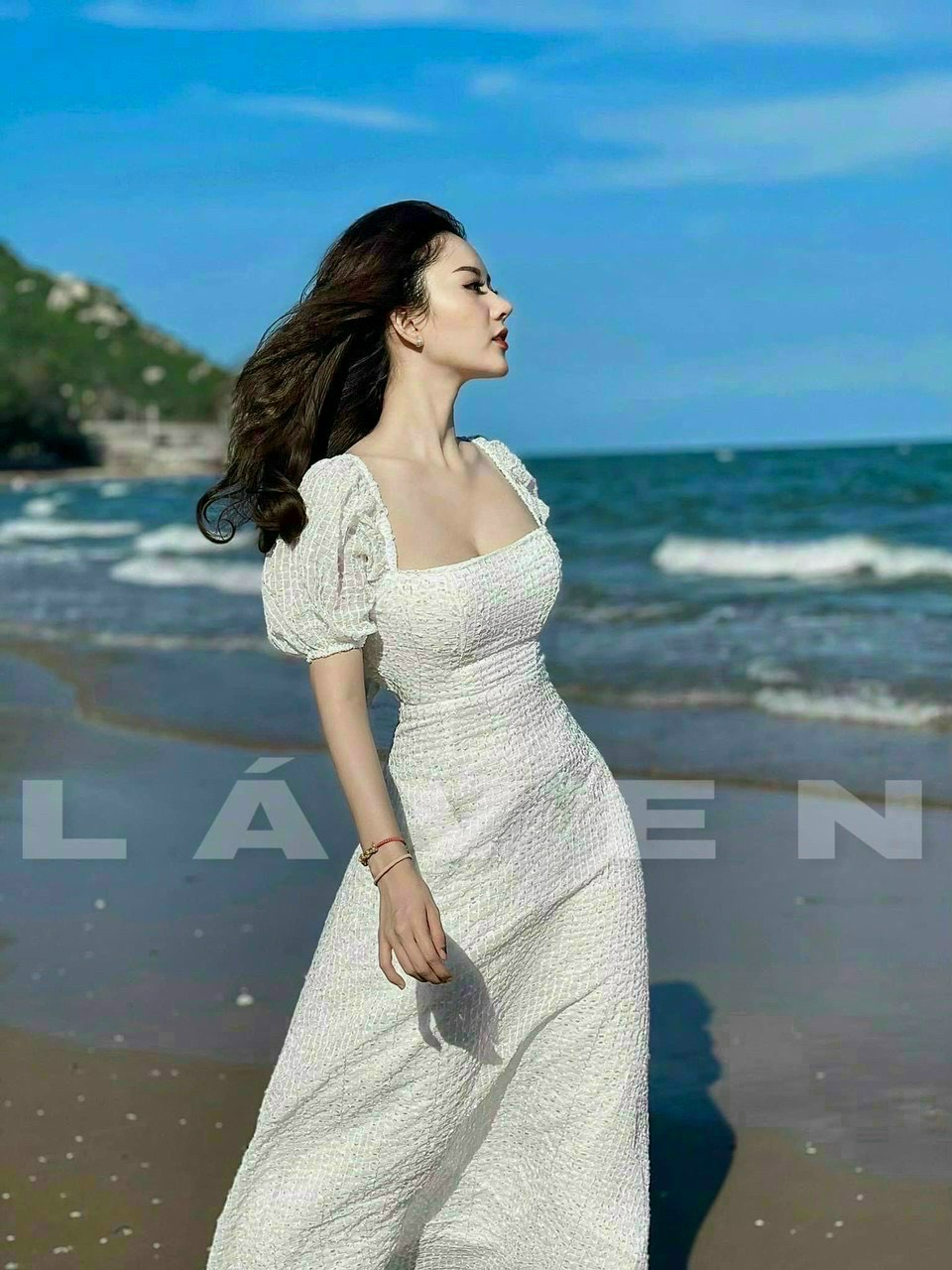 Đầm maxi dài hở lưng đi biển, maxi trắng cổ vuông tay phồng sexy thời trang nữ, đầm maxi đi biển dây rút lưng dáng dài chất xốp chỉ siêu xịn
