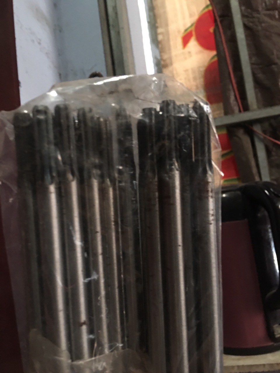 ( 2 CÂY) TY ( LÁP) MÁY CẮT CỎ HUQVARNA 143. 8MM - ( VUÔNG - 9 KHÍA)