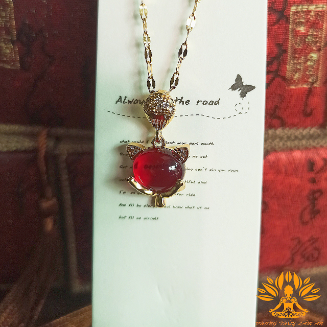 [HCMC] [premium product] Beryl wealth Red Stone Fox pendant with a premium box strap.