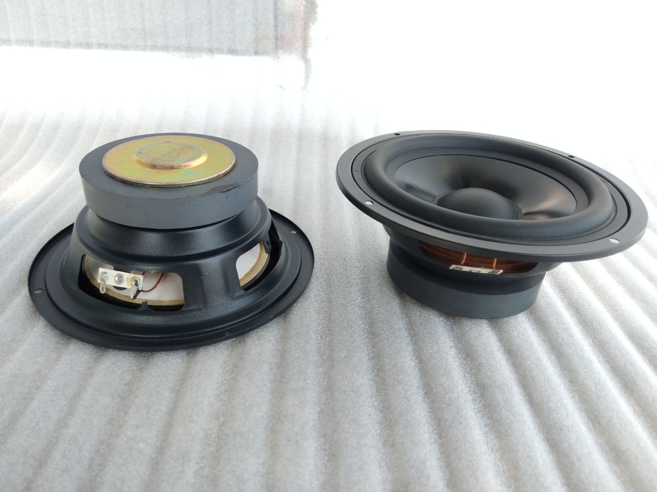 2 Bass Speakers 16 from 100 Rubber Ribs