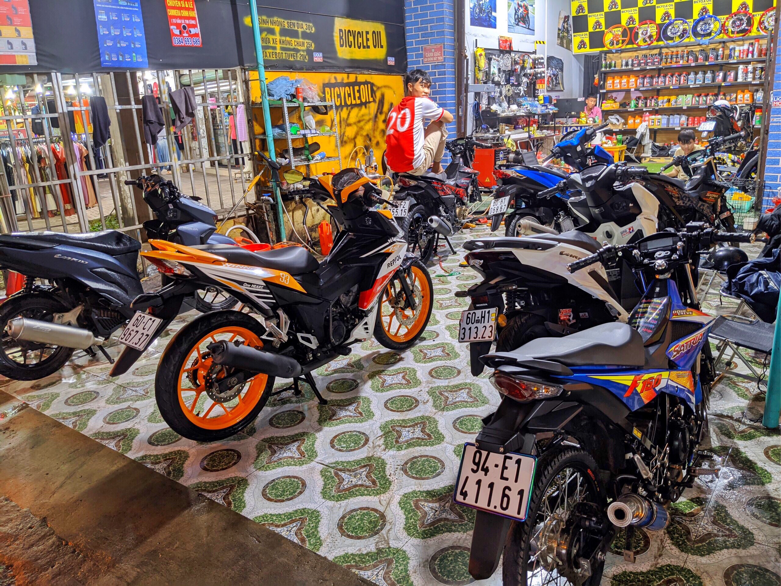 Nhớt Repsol Racing 10w40 Mẫu Mới