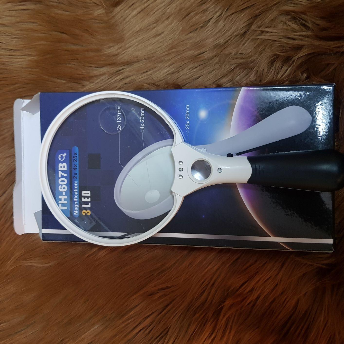 Kính Lúp Cầm Tay Có Đèn LED Loại Lớn