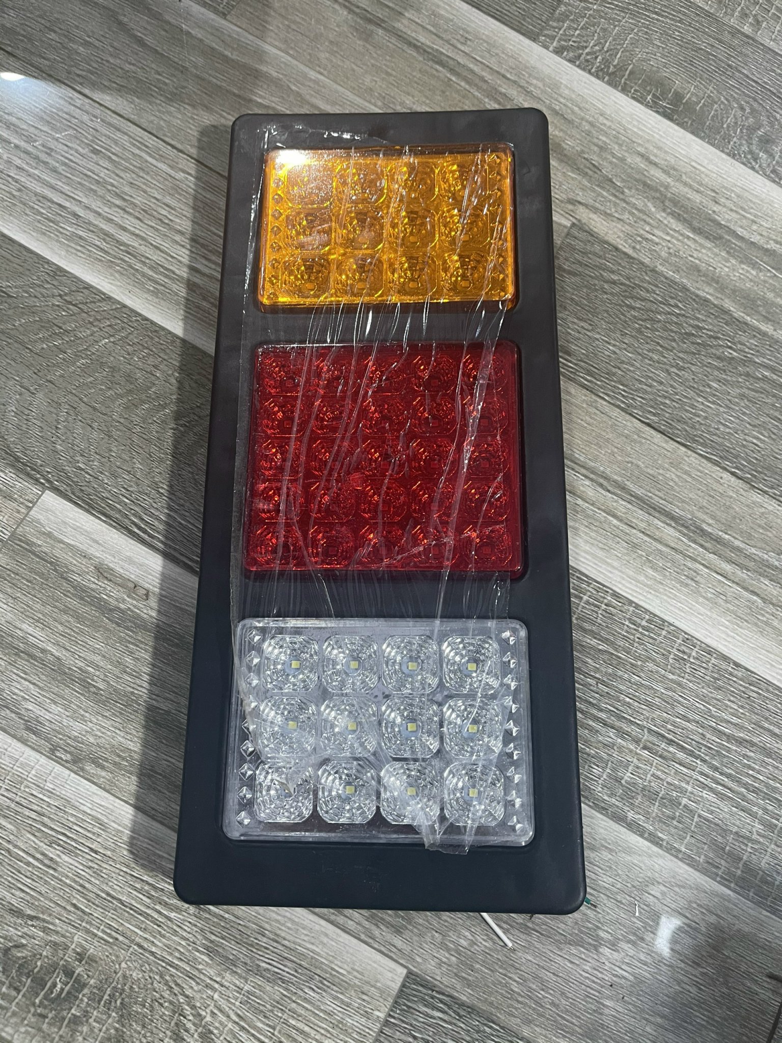 1 cái đèn hậu led 24v kích thước 14x32cm