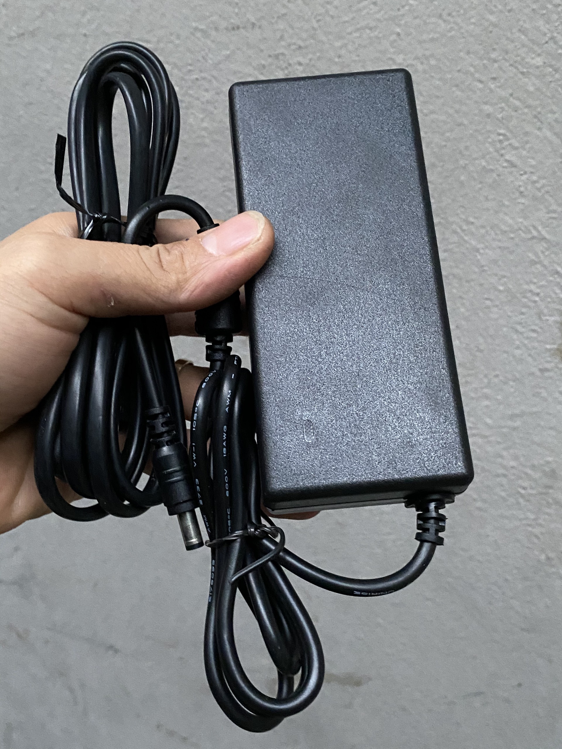 Adapter sạc loa kéo DC 13.5V hàng cao cấp