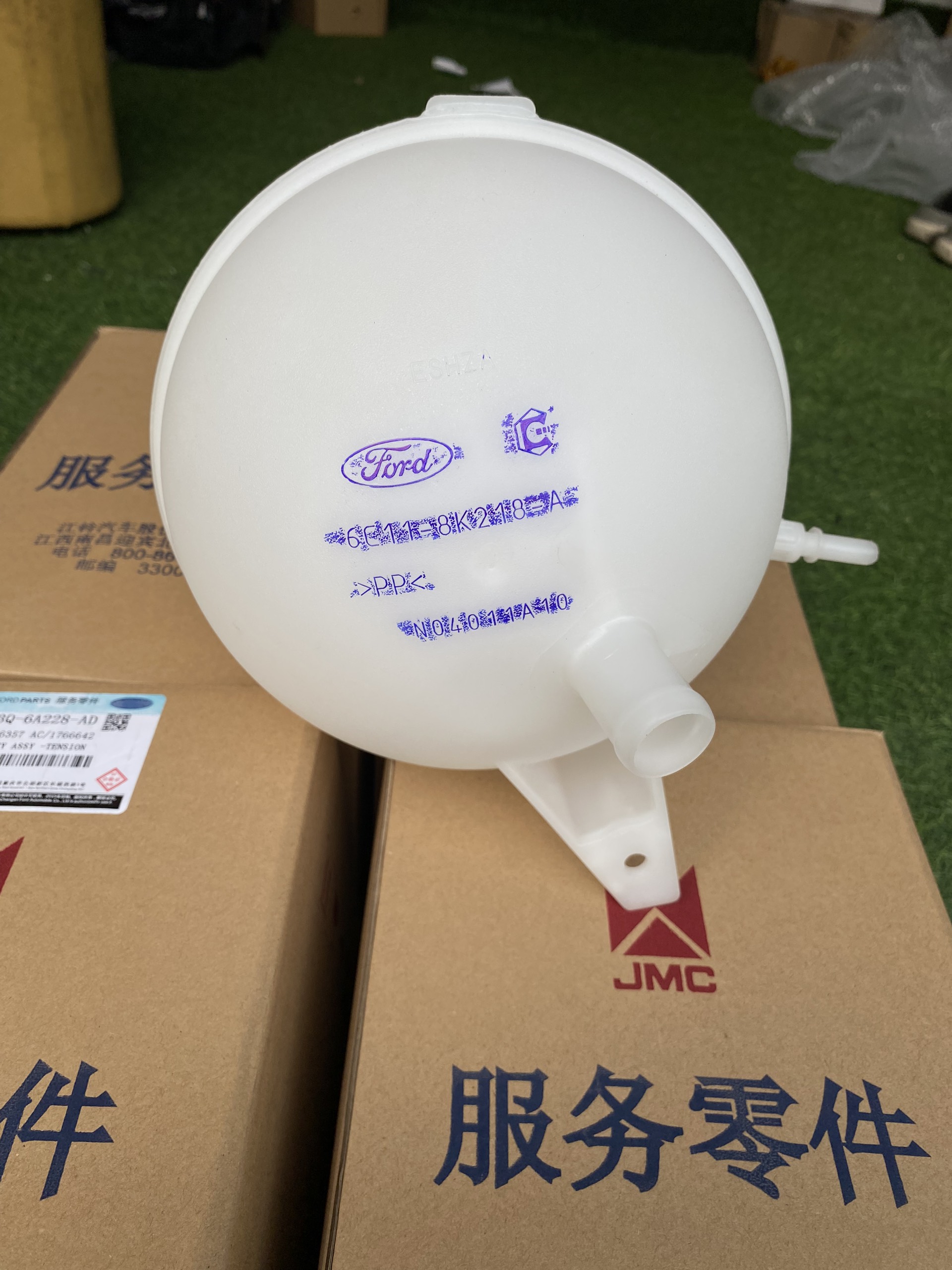 Bình nước phụ ford transit chính hãng jmc
