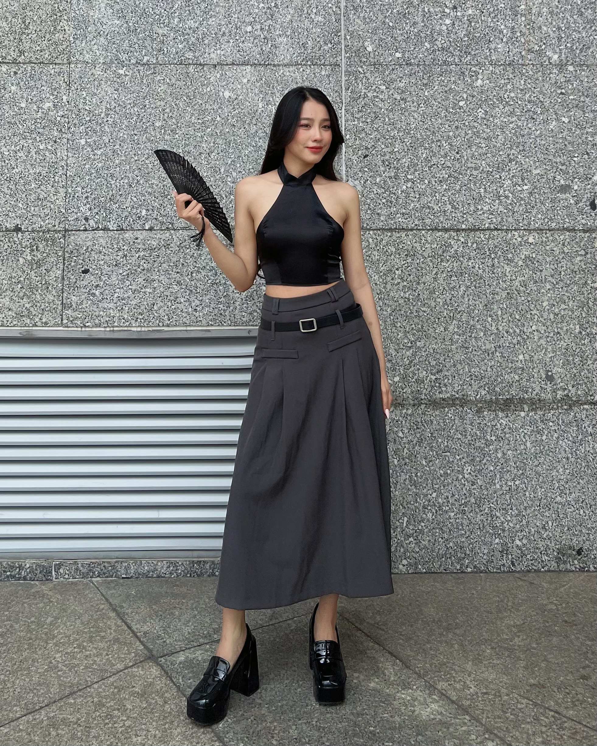 Áo Croptop Cổ Yếm Hở Lưng Chất Liệu Phi Lụa Bóng Mịn 2AM