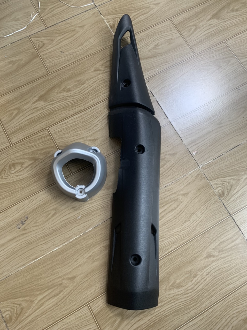 Ốp pô và chụp đích pô xe exciter 150 giả zin màu đen nhám chụp đích màu bạc