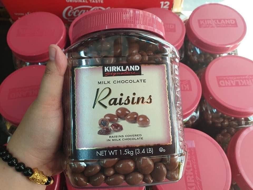 Socola bọc nho khô Kirkland Mỹ.