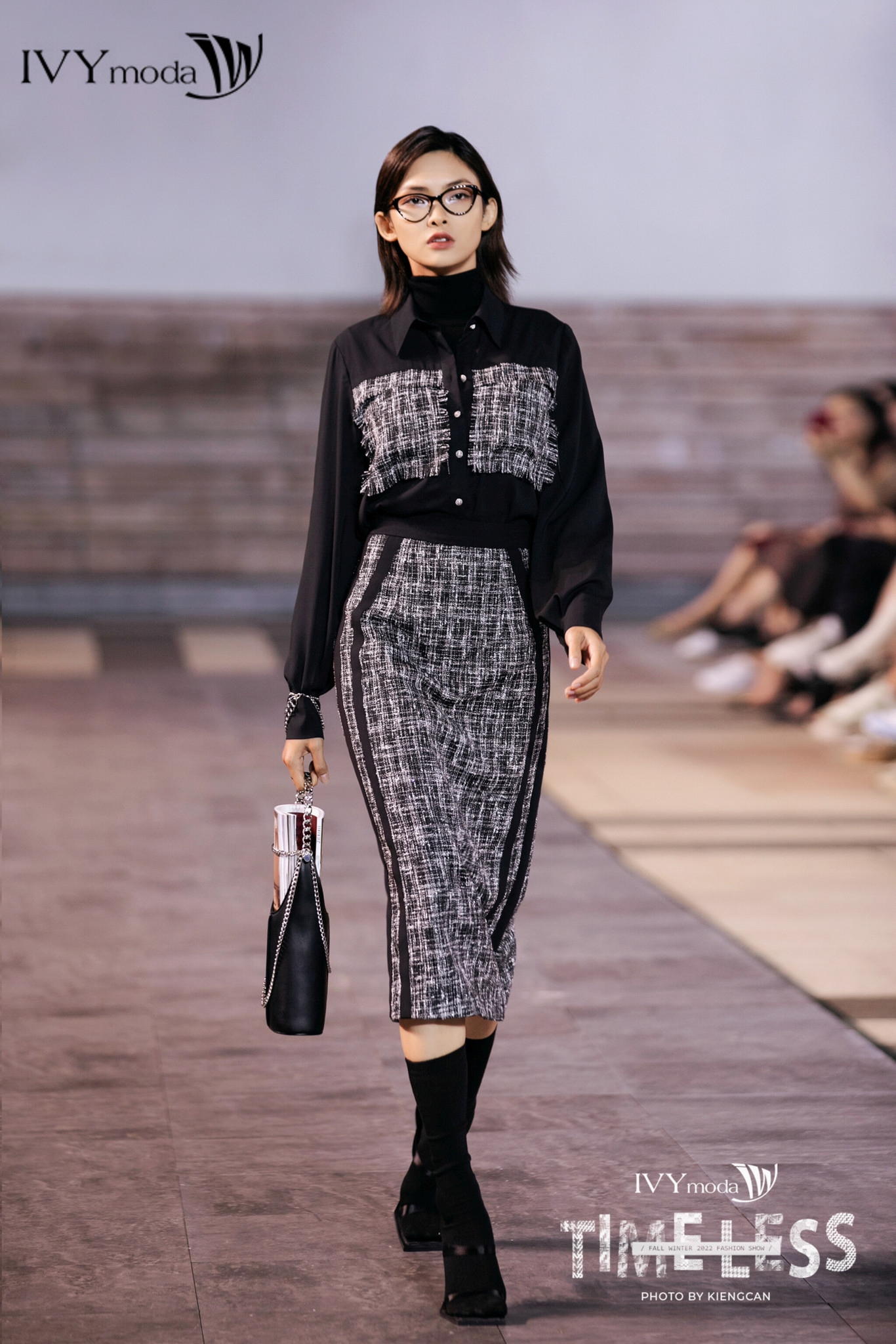 Áo sơ mi phối vải tweed IVY moda MS 17M7965