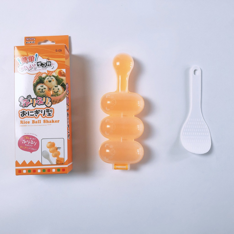 Rice shake set with rice balls filled with spoons