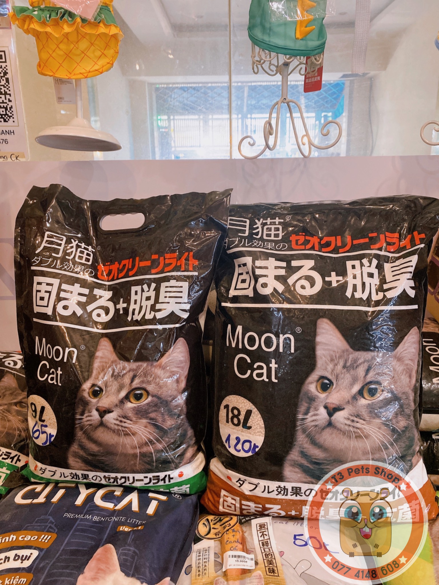 cát vệ sinh MOON CAT - nhật đen 8L và 18L cho mèo  - T3 PETS SHOP
