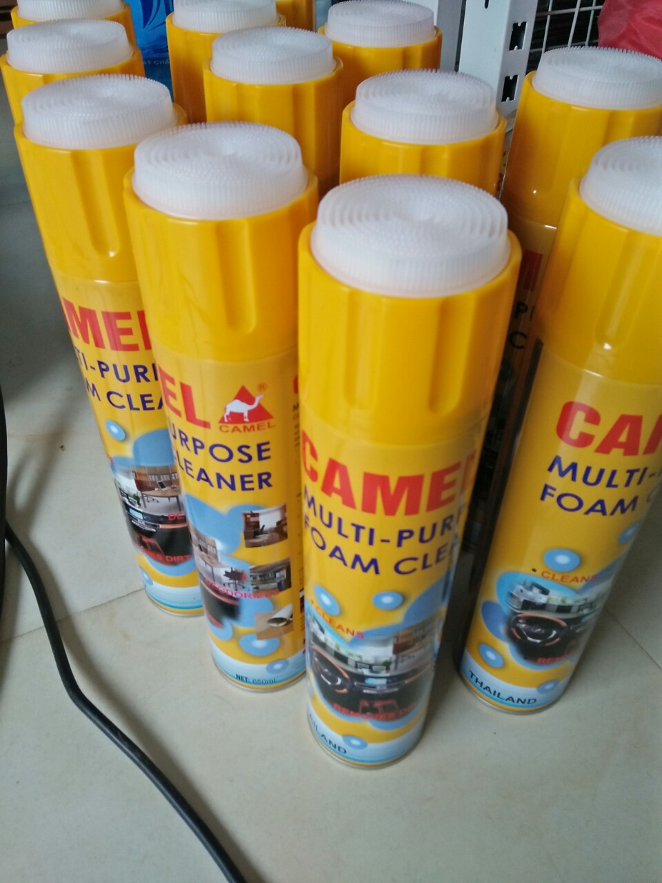 chai bình xịt tẩy nội thất Ô tô Camel 650ml