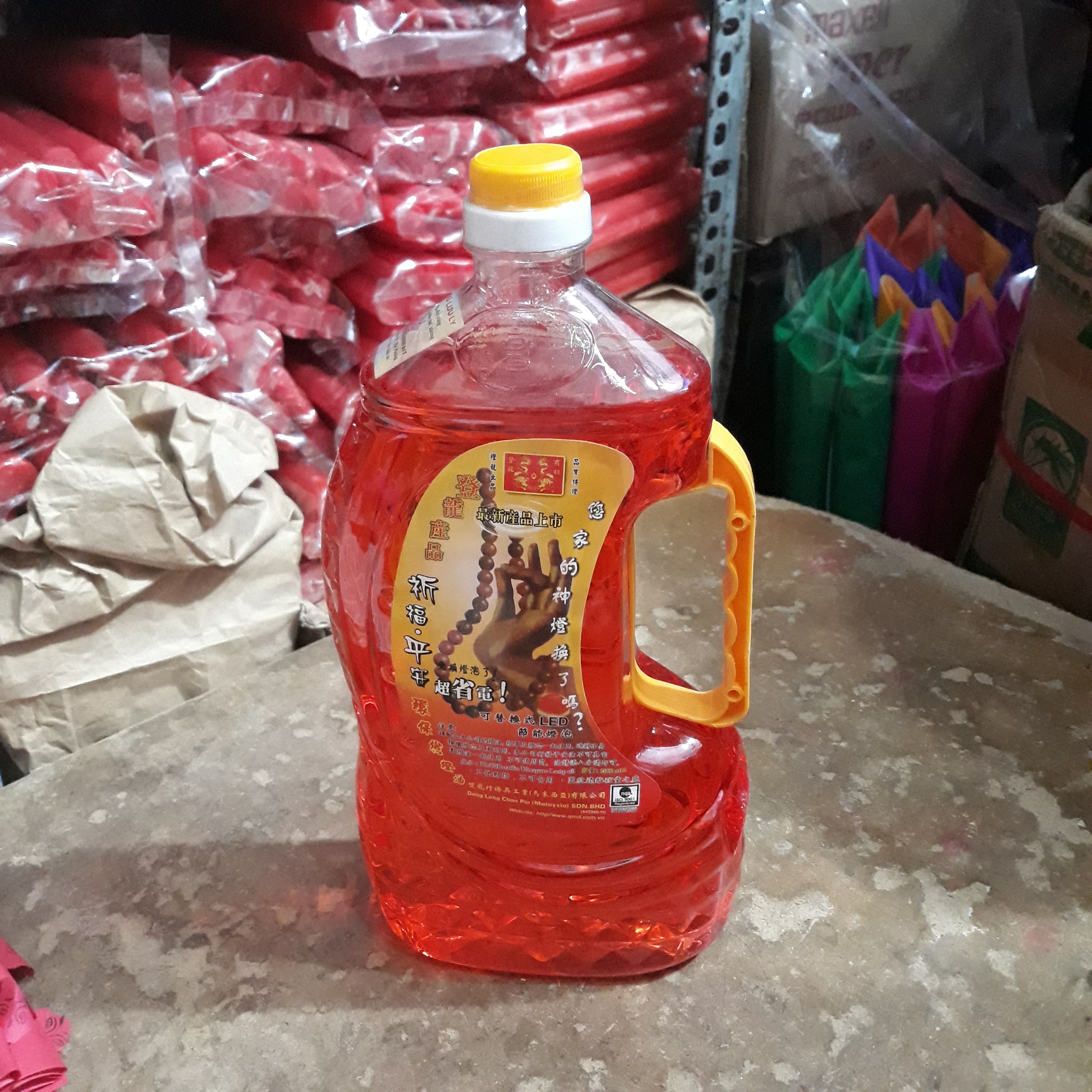 Một Chai Dầu Cát Tường Lưu Ly Lớn 1,2 Kg