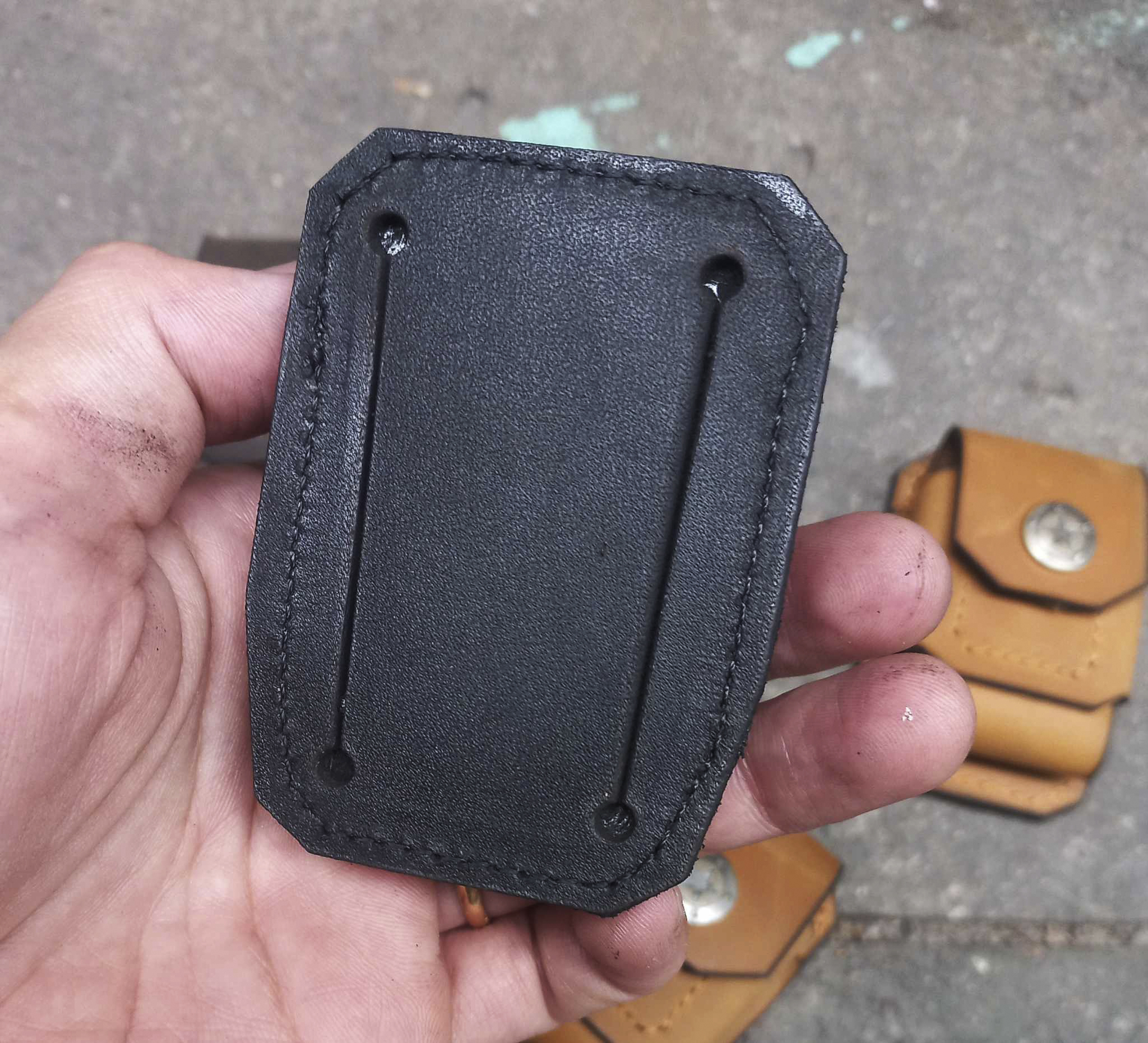 BAO DA ĐỰNG ZIPPO ĐEO HÔNG